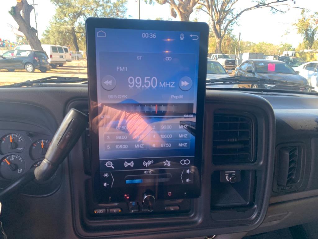 2005 Chevrolet Suburban 1500 LS photo