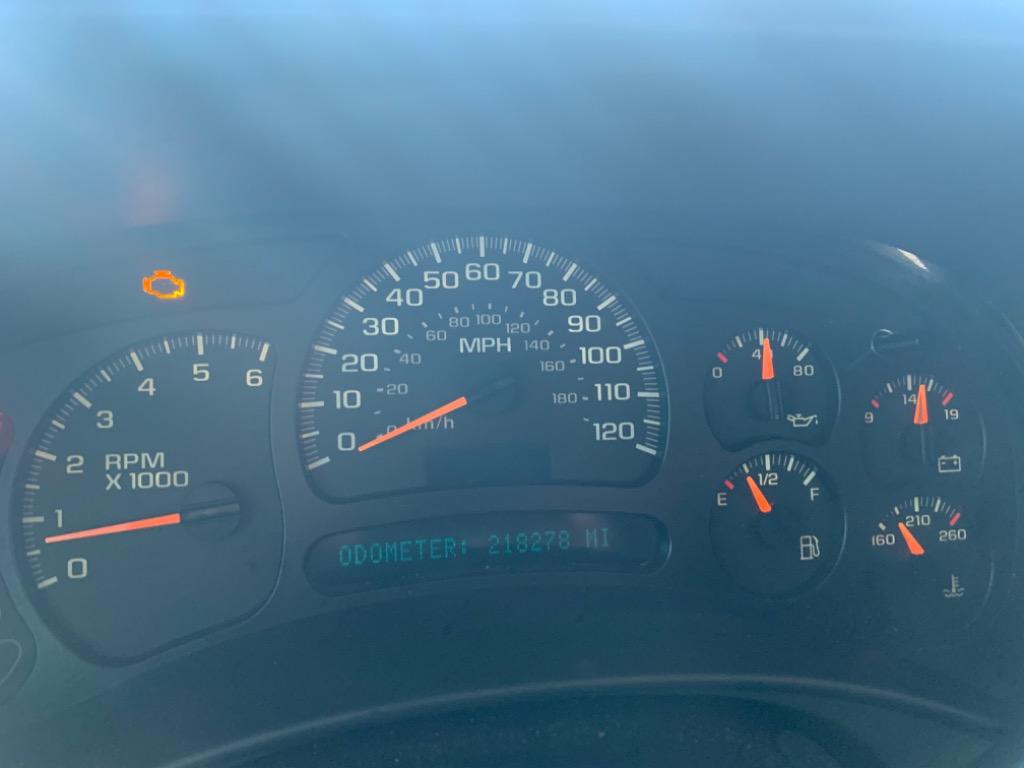 2005 Chevrolet Suburban 1500 LS photo