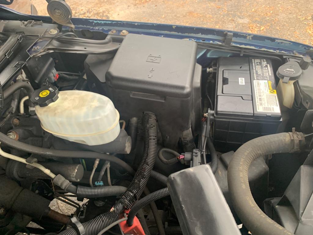 2005 Chevrolet Suburban 1500 LS photo