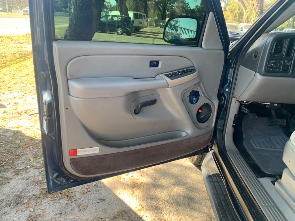 2005 Chevrolet Suburban 1500 LS photo