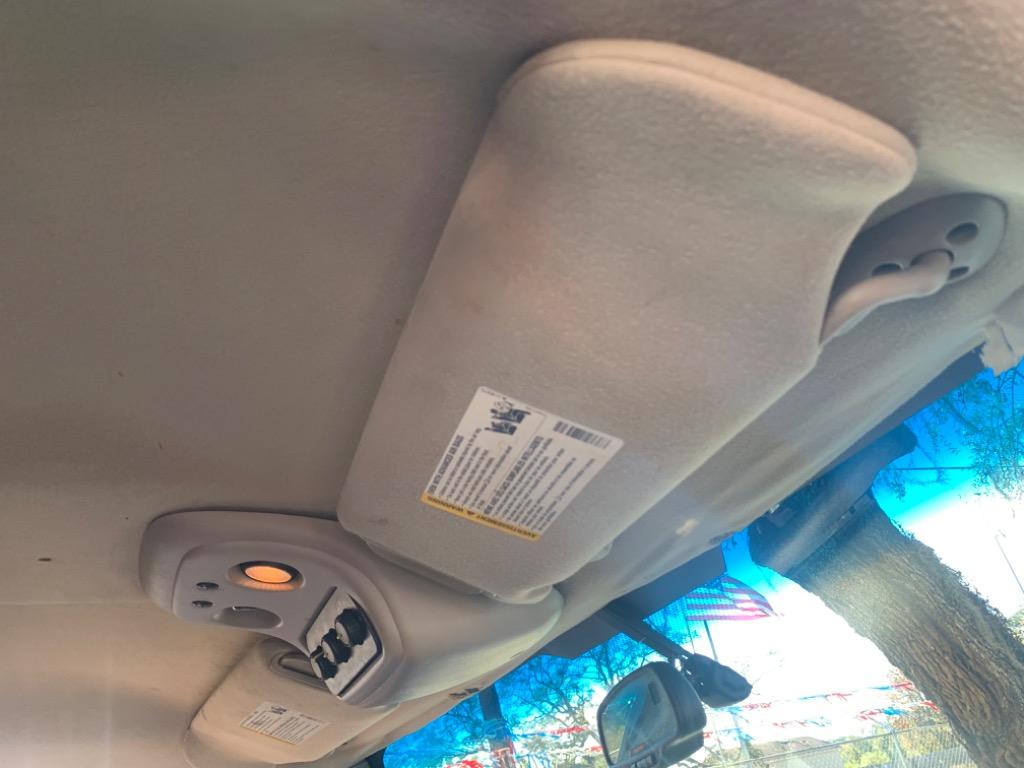 2005 Chevrolet Suburban 1500 LS photo