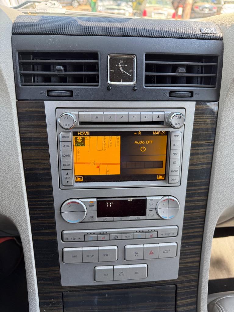 2010 Lincoln SLX photo