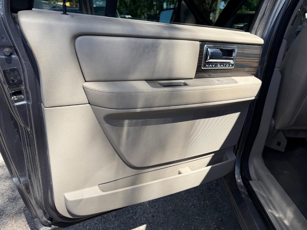2010 Lincoln SLX photo