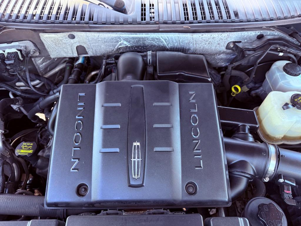 2010 Lincoln SLX photo