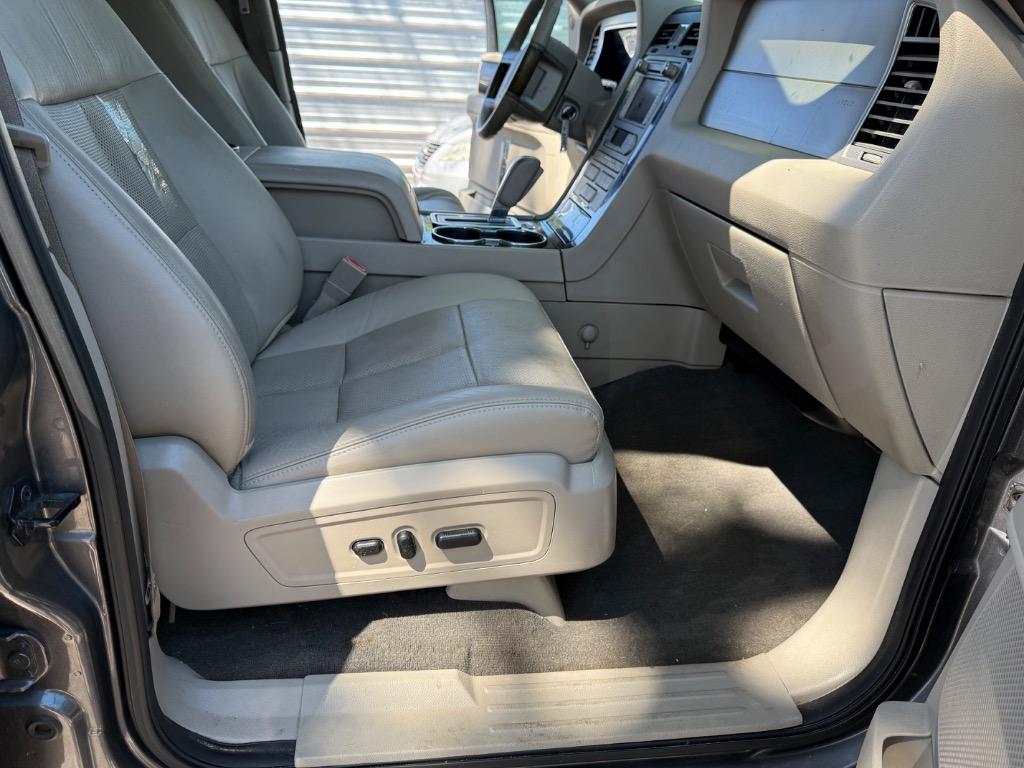 2010 Lincoln SLX photo