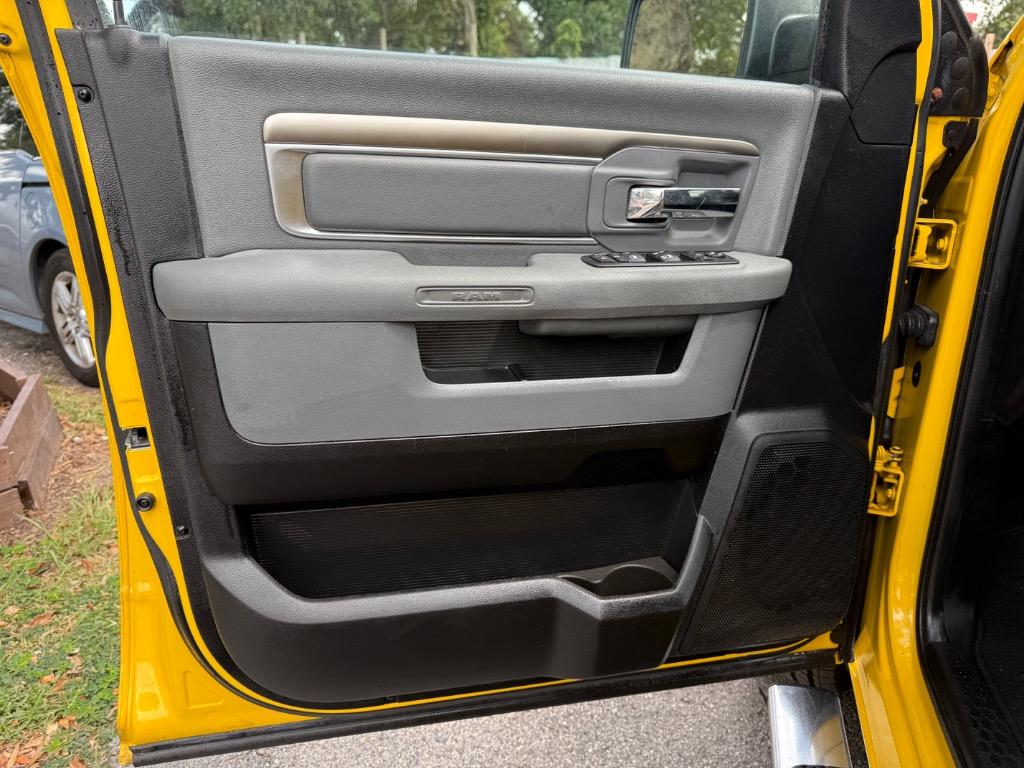 2016 RAM 1500 SLT photo