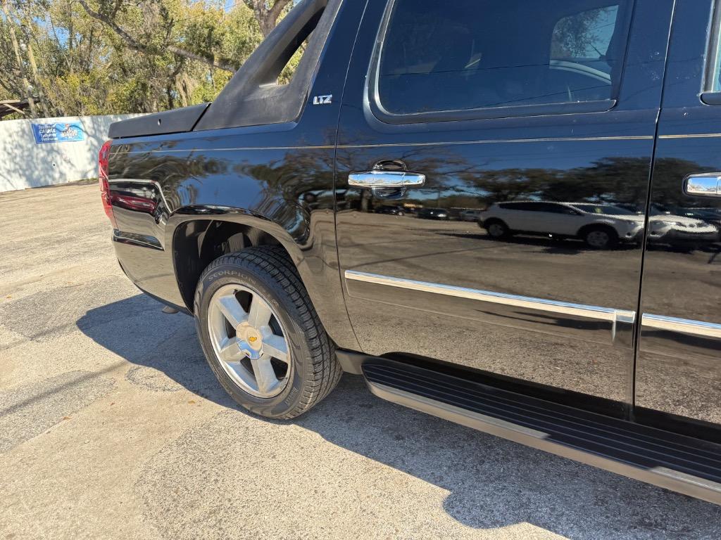 2009 Chevrolet Avalanche - $11,900