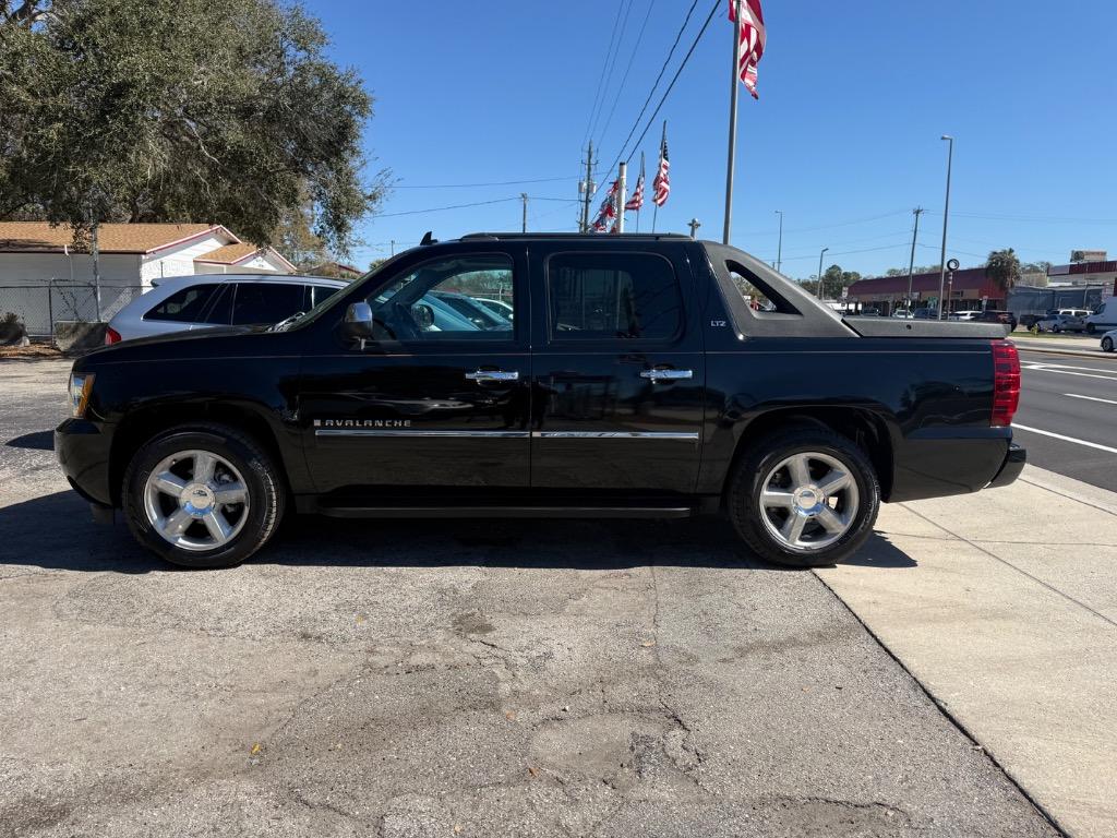 2009 Chevrolet Avalanche - $11,900