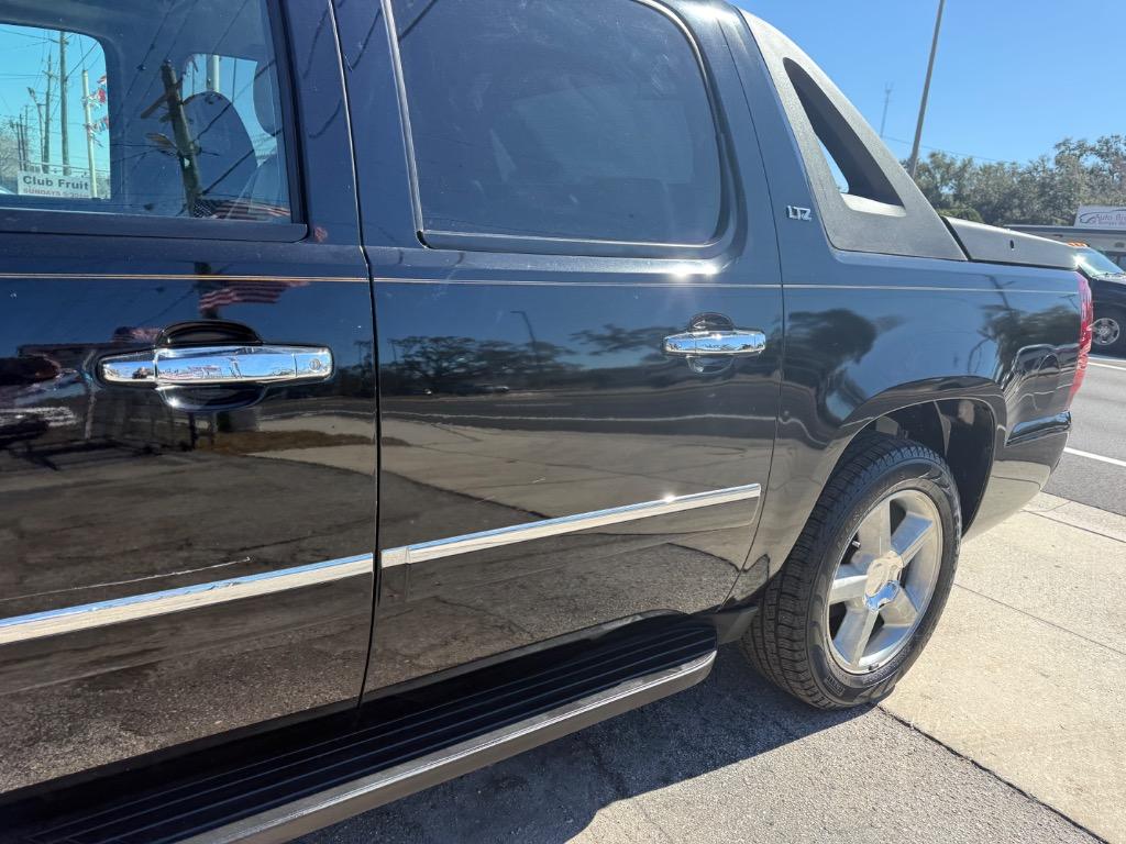 2009 Chevrolet Avalanche - $11,900