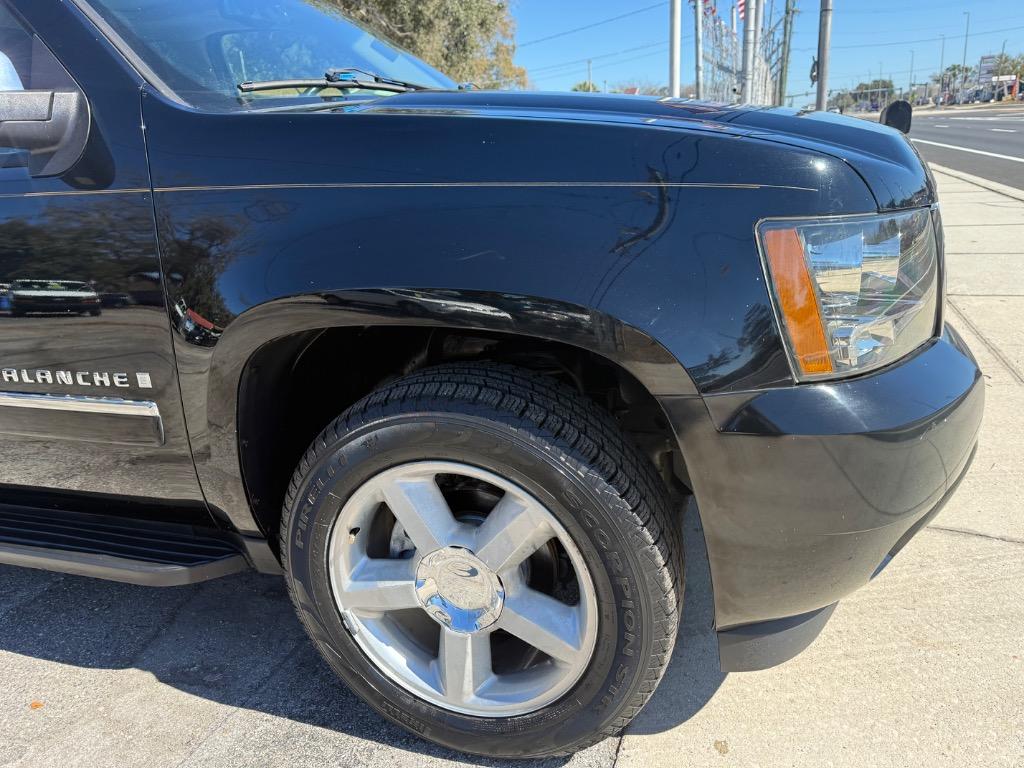 2009 Chevrolet Avalanche - $11,900