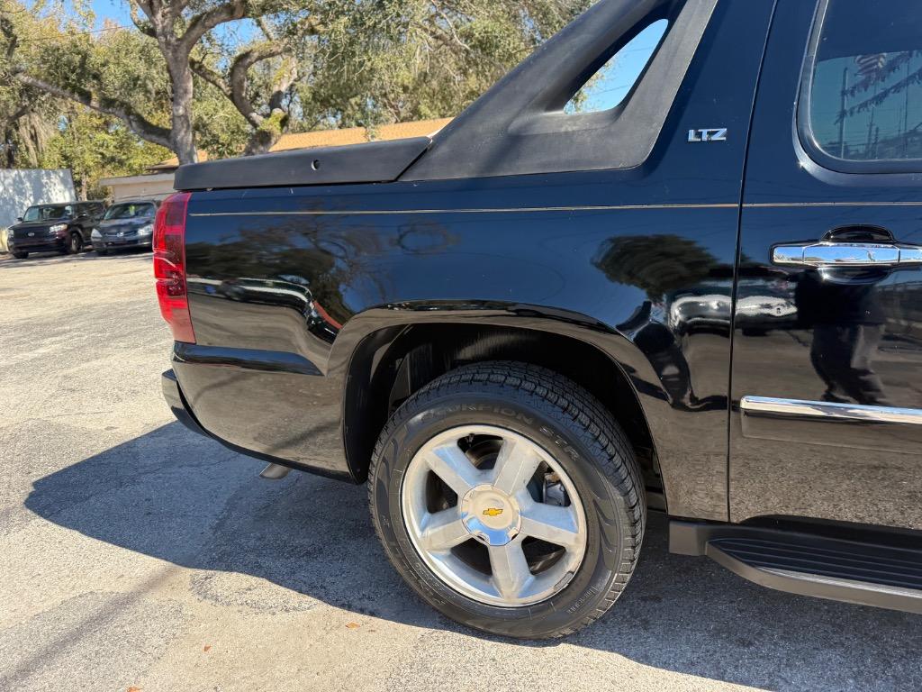 2009 Chevrolet Avalanche - $11,900