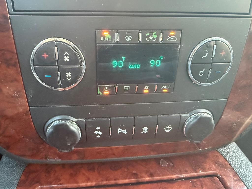2009 Chevrolet Avalanche - $11,900