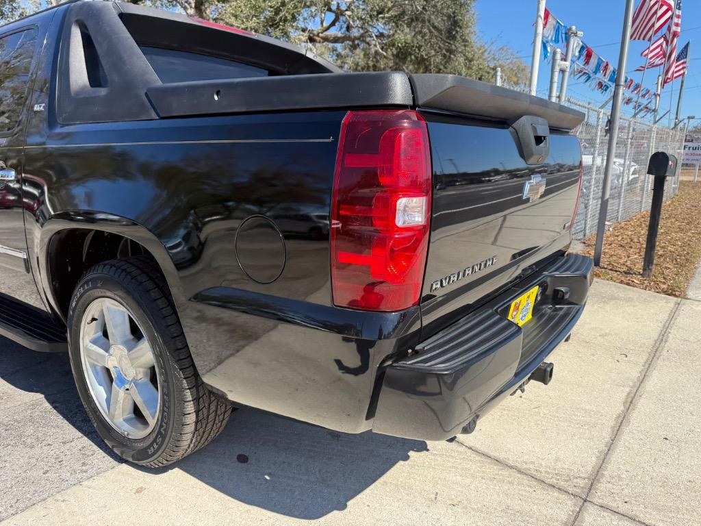 2009 Chevrolet Avalanche - $11,900