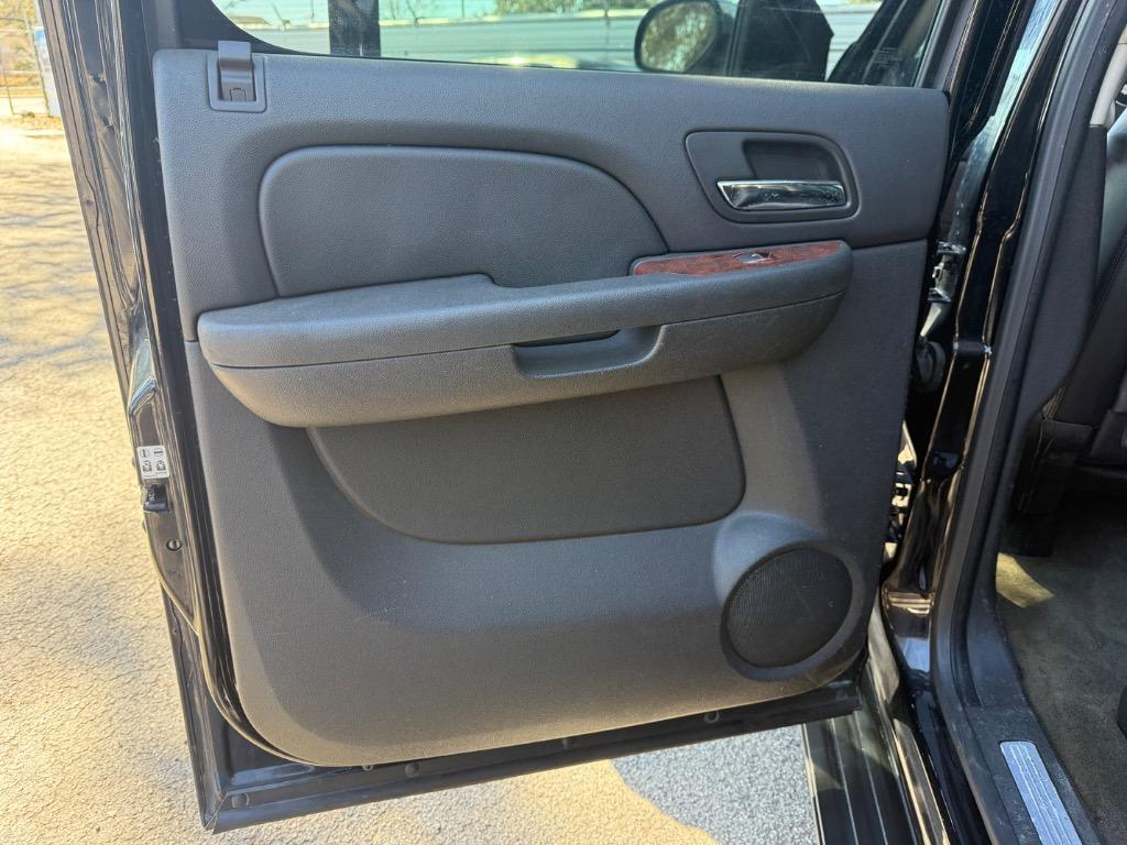 2009 Chevrolet Avalanche - $11,900