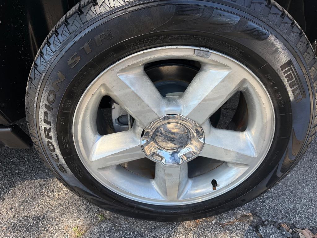 2009 Chevrolet Avalanche - $11,900