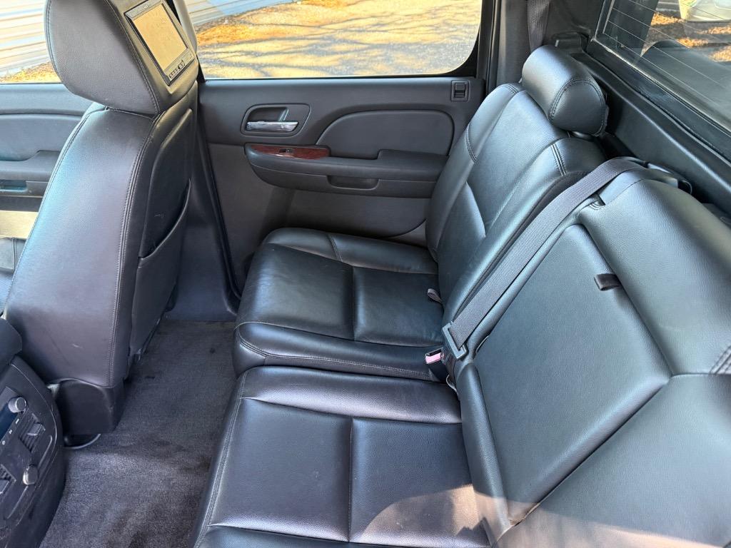 2009 Chevrolet Avalanche - $11,900