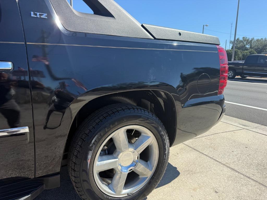 2009 Chevrolet Avalanche - $11,900