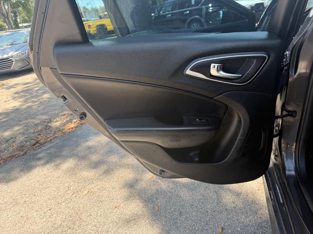 2015 Chrysler 200 - $8,900