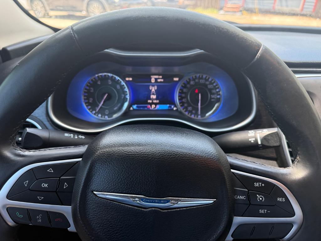 2015 Chrysler 200 - $8,900