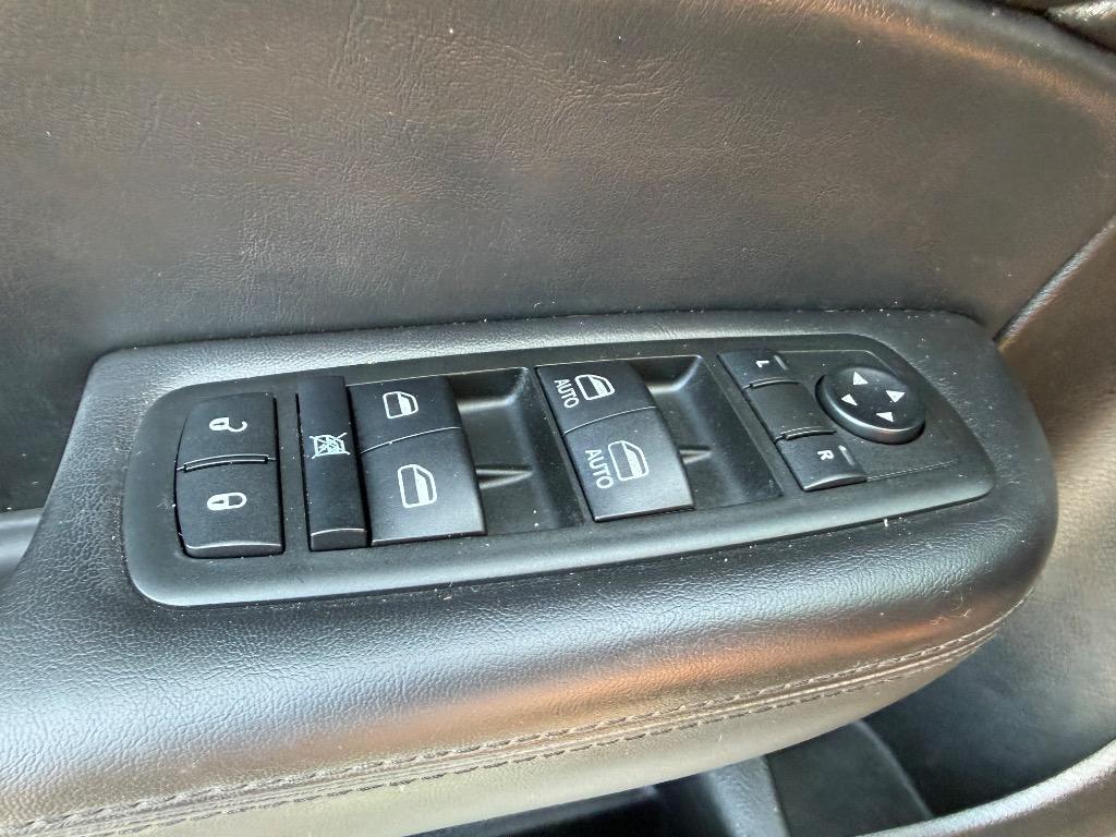 2015 Chrysler 200 - $8,900