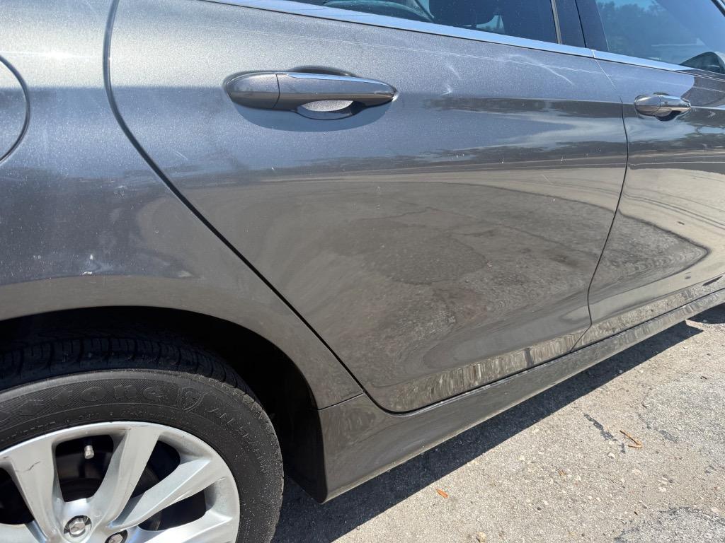 2015 Chrysler 200 - $8,900