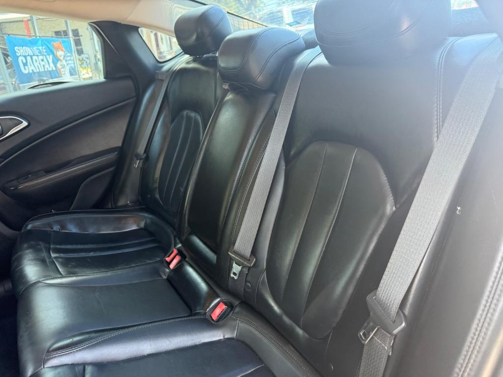 2015 Chrysler 200 - $8,900
