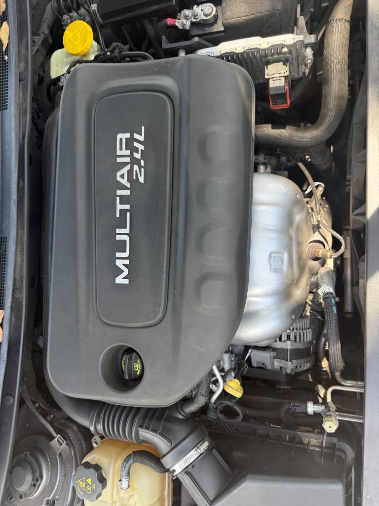 2015 Chrysler 200 - $8,900