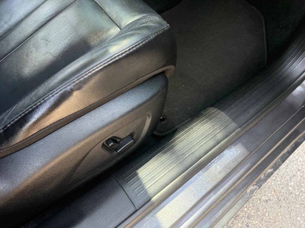 2015 Chrysler 200 - $8,900