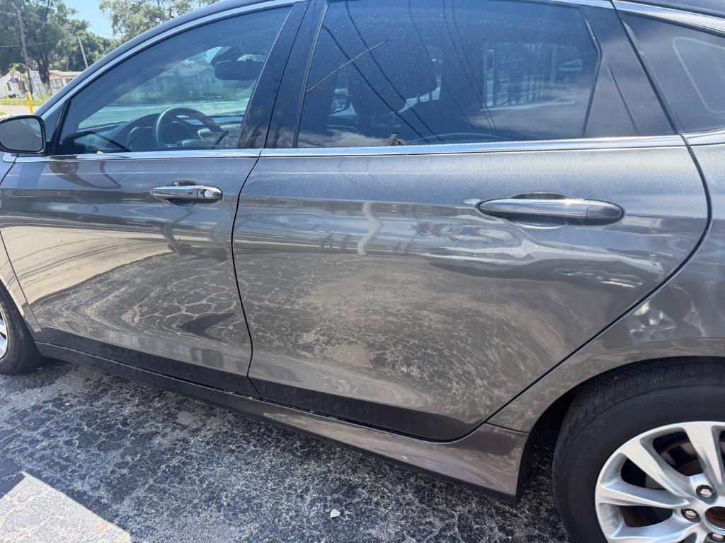 2015 Chrysler 200 - $8,900