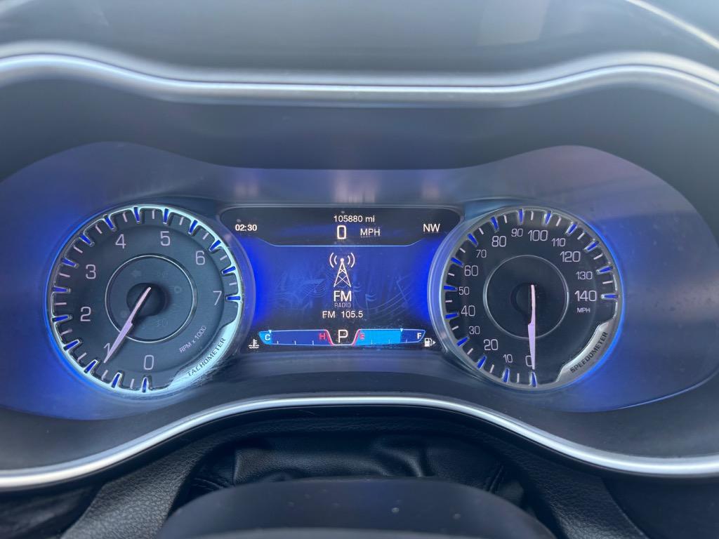 2015 Chrysler 200 - $8,900