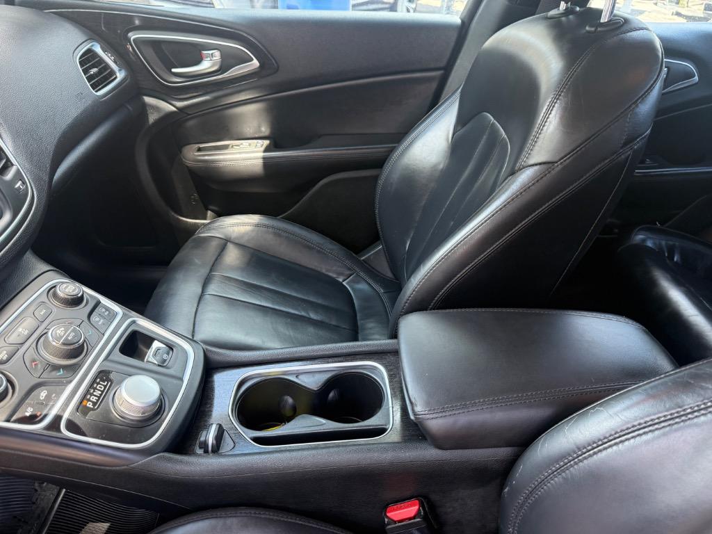 2015 Chrysler 200 - $8,900