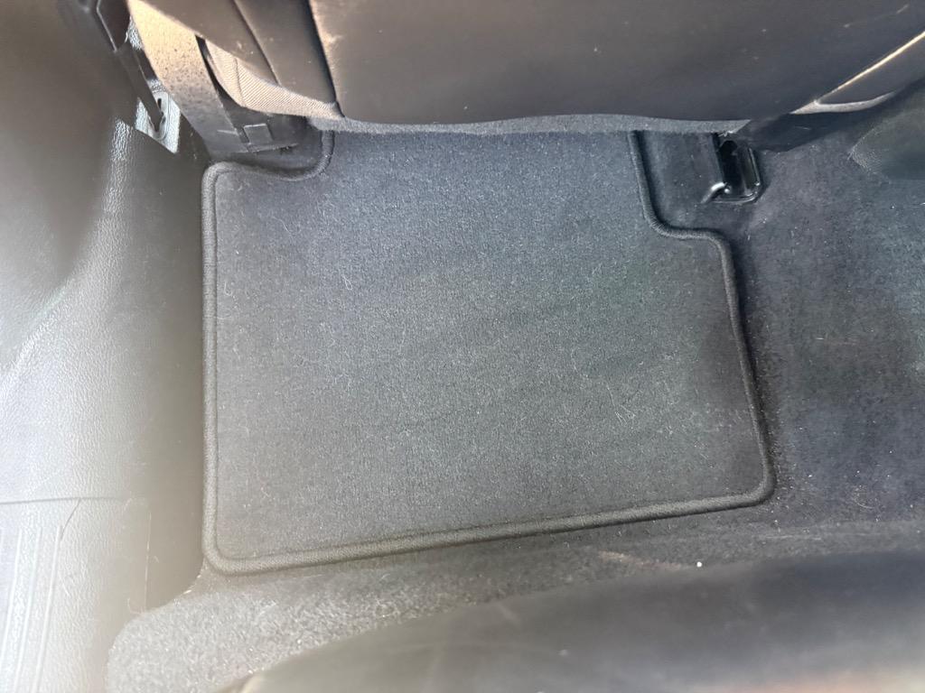 2015 Chrysler 200 - $8,900