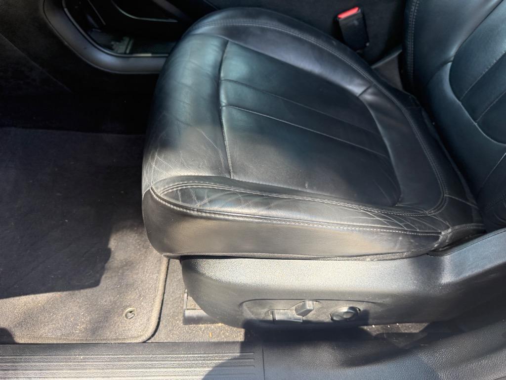 2015 Chrysler 200 - $8,900