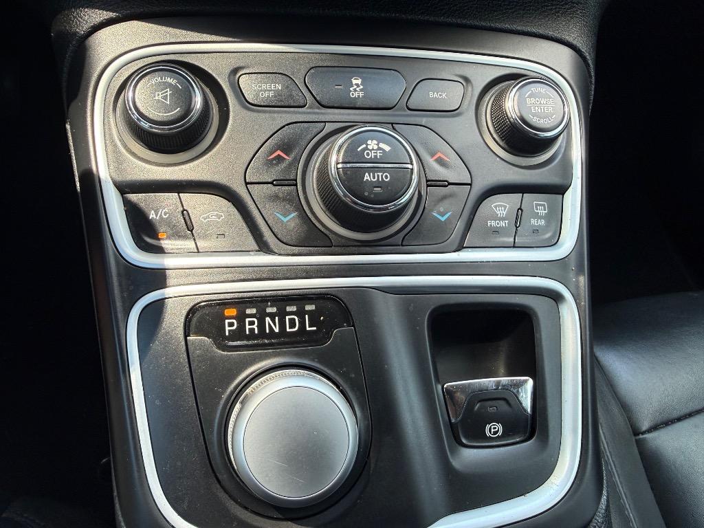 2015 Chrysler 200 - $8,900
