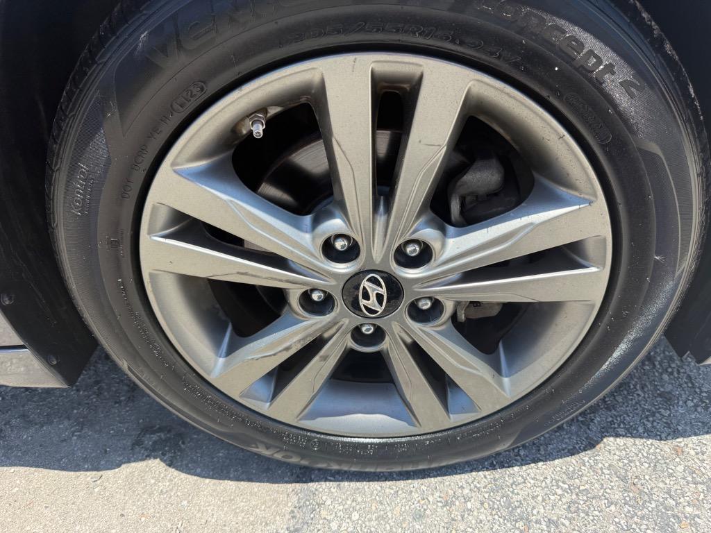 2018 Hyundai Elantra - $14,900