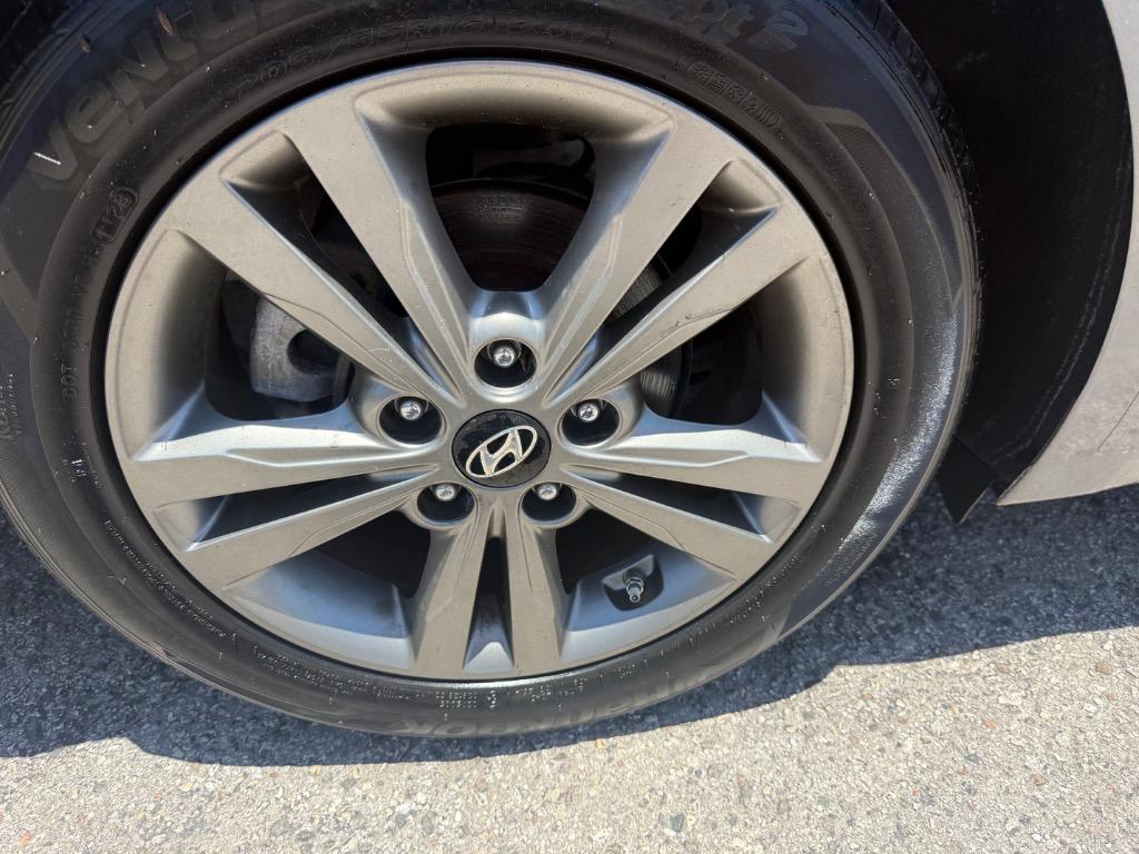 2018 Hyundai Elantra - $14,900