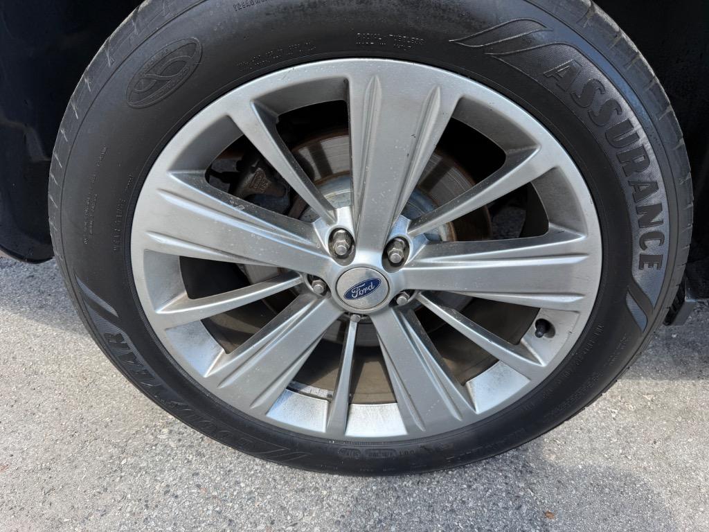 2018 Ford Explorer - $17,900