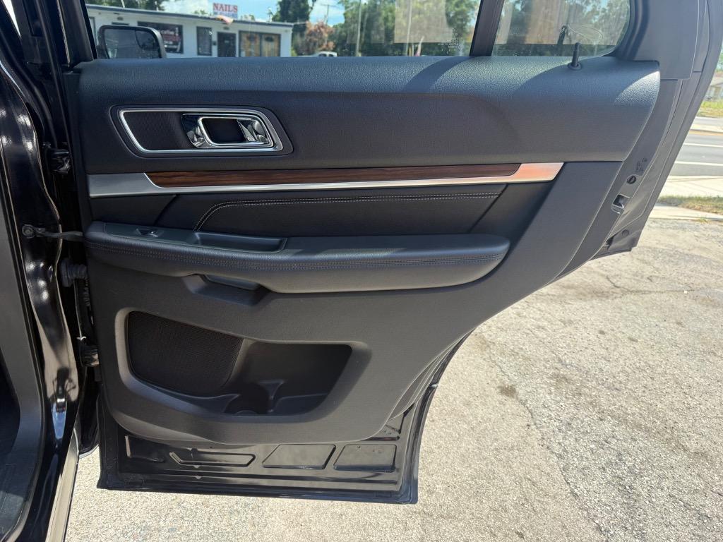 2018 Ford Explorer - $17,900