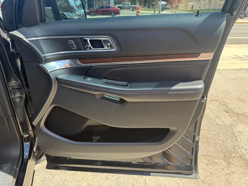 2018 Ford Explorer - $17,900
