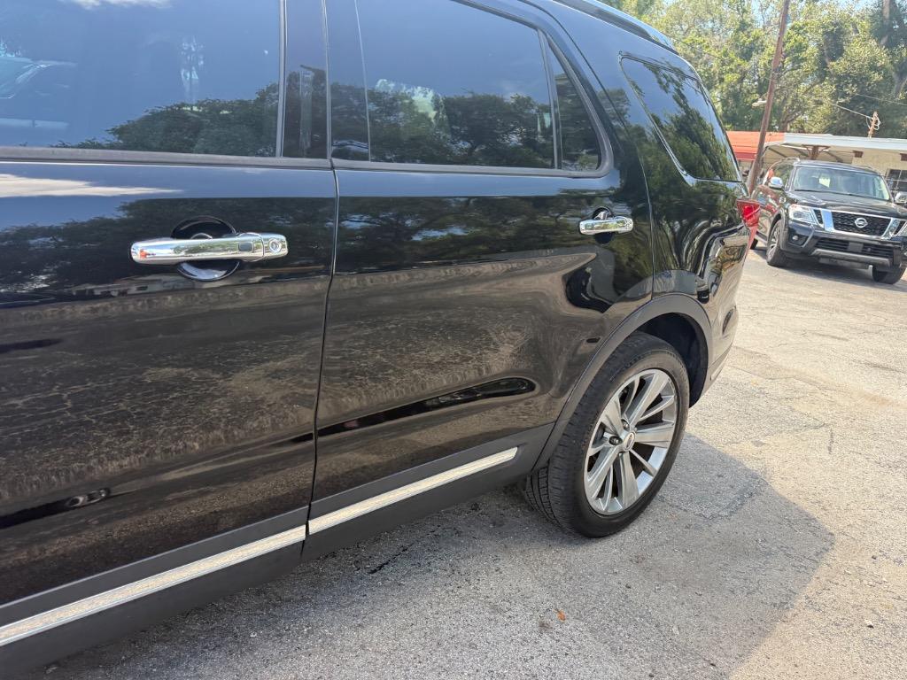 2018 Ford Explorer - $17,900