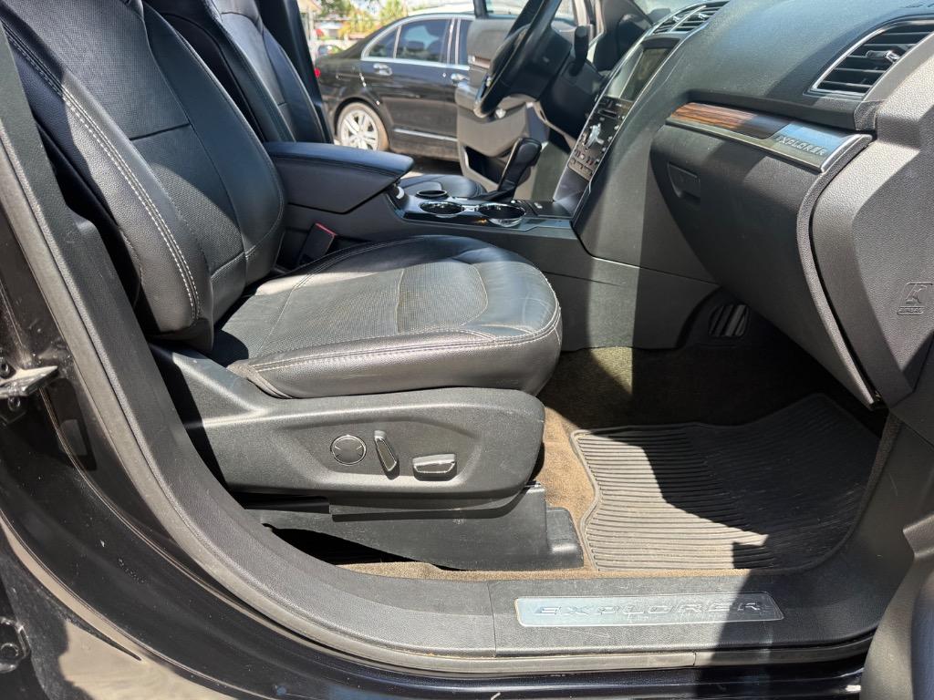 2018 Ford Explorer - $17,900
