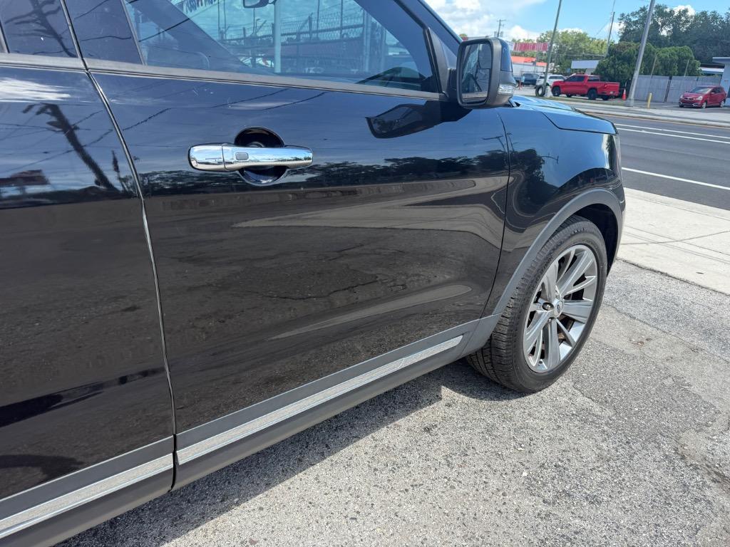 2018 Ford Explorer - $17,900