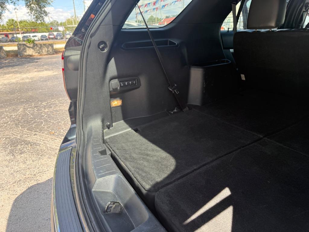 2018 Ford Explorer - $17,900