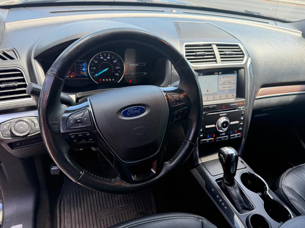2018 Ford Explorer - $17,900