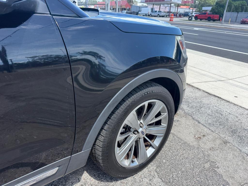 2018 Ford Explorer - $17,900