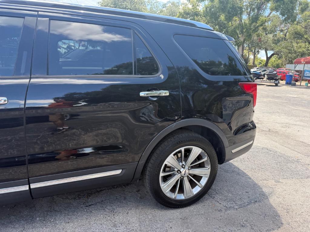 2018 Ford Explorer - $17,900