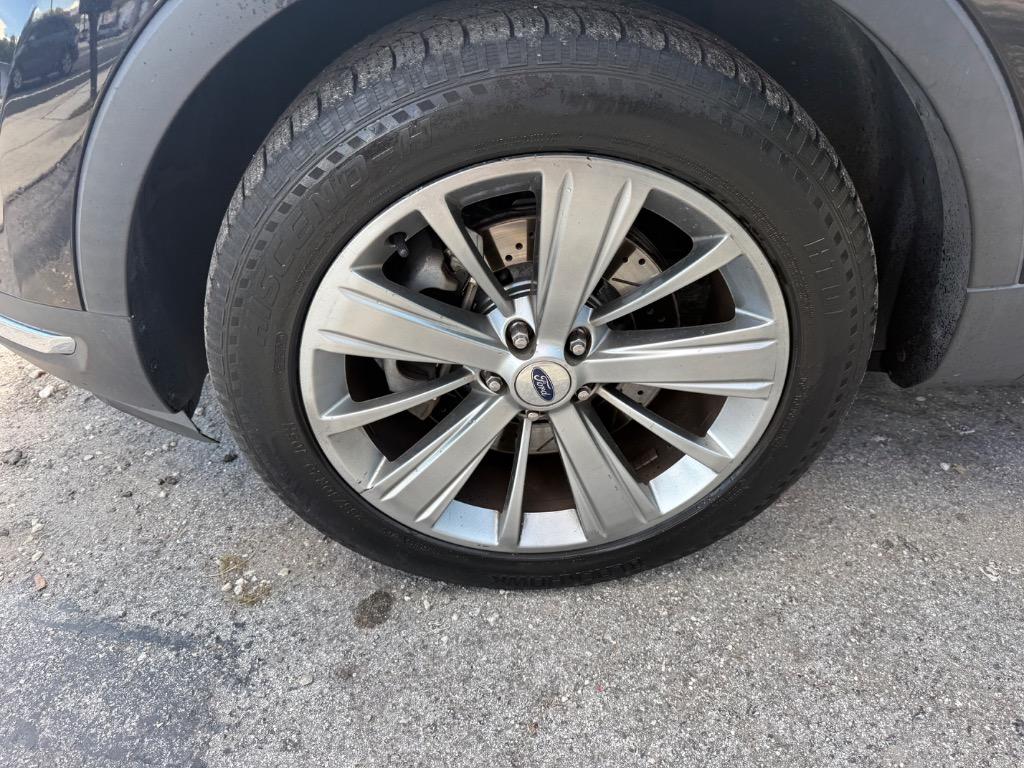 2018 Ford Explorer - $17,900