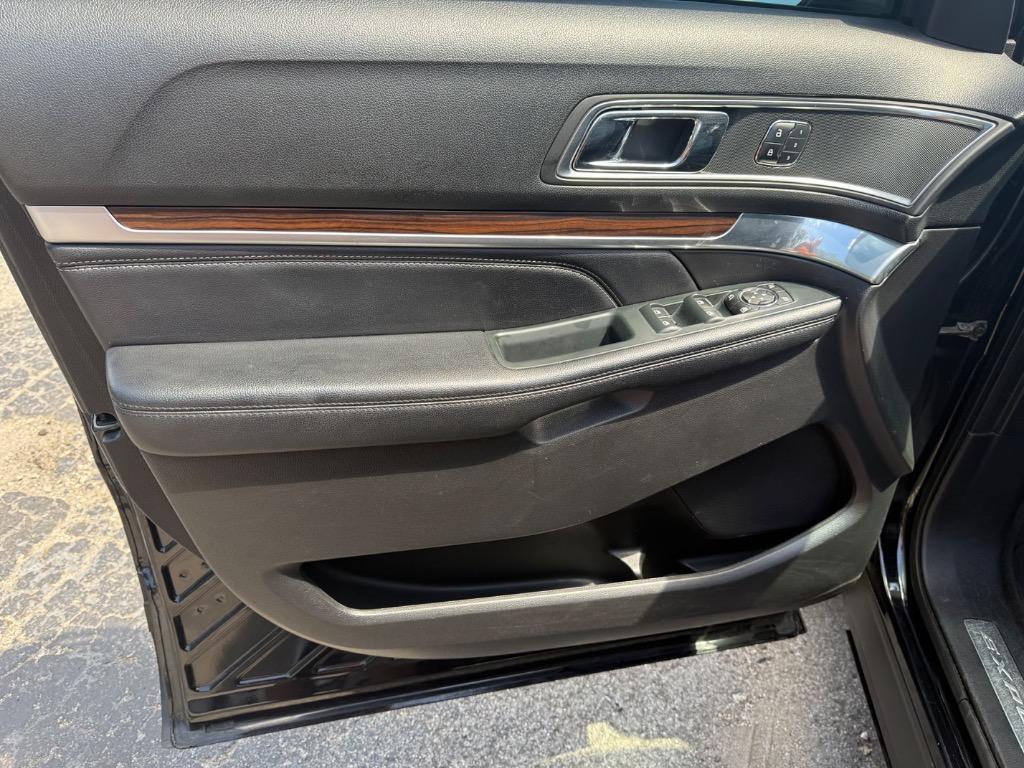 2018 Ford Explorer - $17,900