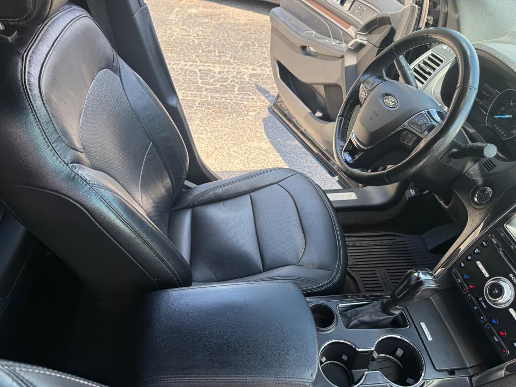 2018 Ford Explorer - $17,900