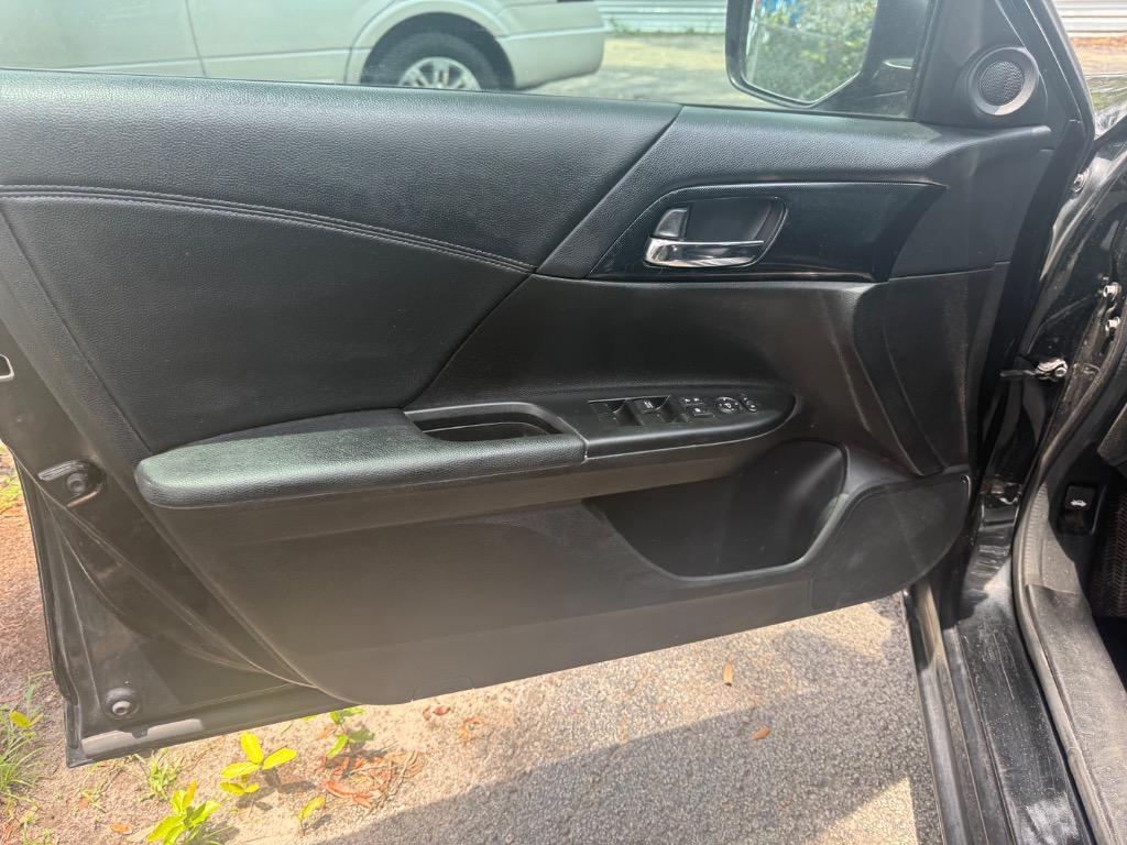 2013 Honda Accord - $9,900